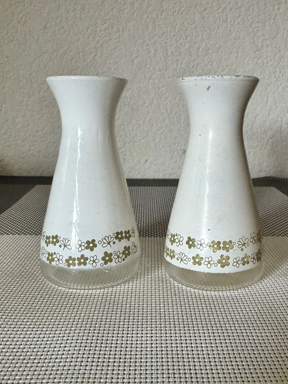 Pyrex Spring Blossom Shakers - Picture 1 of 7